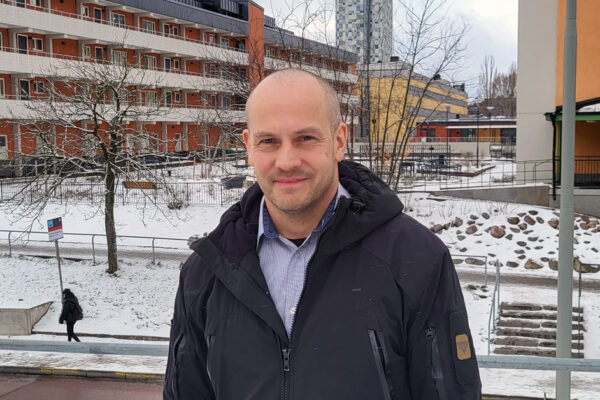 Mickael Siivola Mickael Siivola är ny säkerhetsstrateg i Hässelby-Vällingby Fastighetsägare